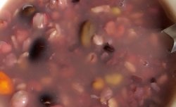 红豆薏米黑豆杂粮养生粥
