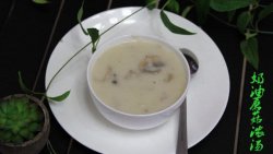 奶油蘑菇浓汤——经典法式汤，非常顺滑香浓。