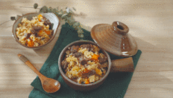 此时的一锅菜饭加一碗热汤，暖心又暖胃——羊肉焖饭