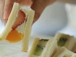 爱心早餐:水果三明治/酸奶冰淇淋三明治