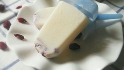 蔓越莓玫瑰牛奶冰棒