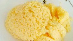 清爽细滑的芒果酸奶冰激淋