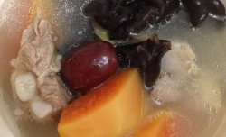 青木瓜排骨汤（木耳、青木瓜、红枣）