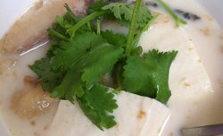 香浓幼滑--豆腐鱼头汤