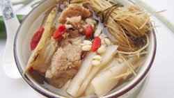 养生鸡汤：健脾胃、强体质【龙须根炖鸡】