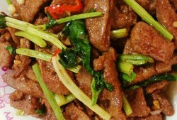 芹菜炒猪肝