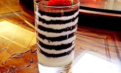 草莓酸奶木糠杯