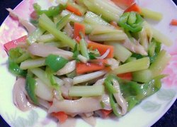 超好吃的芹菜～素炒香芹