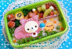 扮成松鼠的轻松熊和小黄鸡平面可爱便当