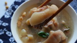 黄豆炖猪蹄汤-冬季暖身