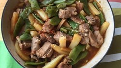 铸铁锅版豆角土豆炖排骨