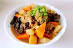 土豆胡萝卜炖鸡块