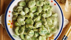 立夏时节蚕豆香：葱香蚕豆