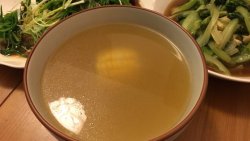 茅根竹蔗马蹄粟米瘦肉汤（广东汤）