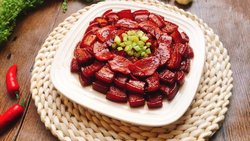 胡萝卜焖五花肉