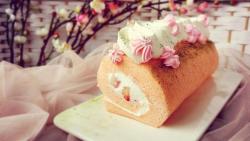 樱花草莓蛋糕卷