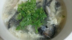 蟹味菇木耳鸡蛋汤