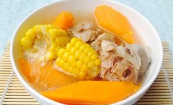 广东靓汤--玉米红萝卜猪骨汤