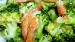 减肥餐——蒜香虾西兰花