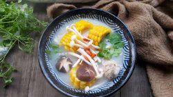 菌菇玉米排骨汤