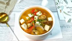 西红柿蛤蜊豆腐汤
