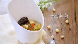 银耳莲子煲鸡汤—春季养生，预防流感，润肺止咳