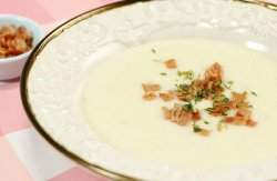 教你两步学会一道香滑奶白的西式浓汤——土豆培根浓汤