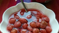 糖水草莓罐头