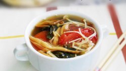 春菜番茄金针素汤--清热消食，开胃益气