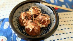 “章鱼”烧（Takoyaki）