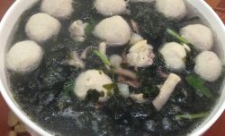 肉丸鱿鱼紫菜汤