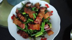 生酮美食～蒜薹炒腊肉