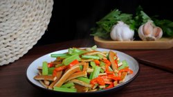 芹菜炒香干