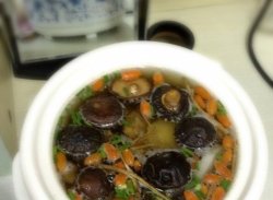 萝卜花菇排骨汤