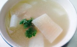 白萝卜薏米骨头汤