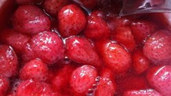 极简厨房-冰糖煮草莓