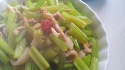 肉丝芹菜