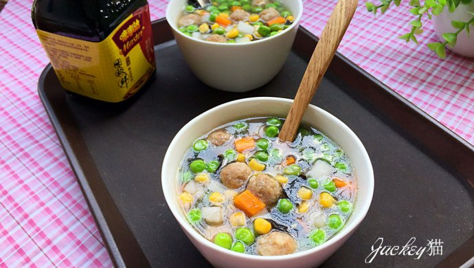 豌豆粒粒丸子汤