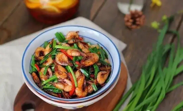 小姨妈韭菜爆炒河虾