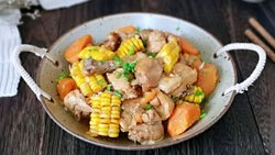 铁锅时蔬炖鸡块