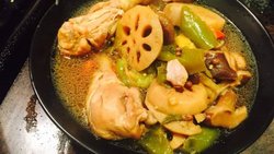 香菇藕片炖鸡腿
