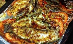 烤罗非鱼和海虾