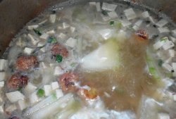 冬瓜豆腐丸子丸子蔬菜汤