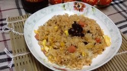 老干妈鸡蛋火腿炒饭