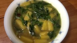 菠菜炖土豆汤