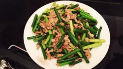 家常小菜の 蒜苗炒肉丝