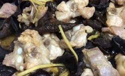 黑木耳蒸排骨