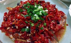 家常剁椒蒸鱼头