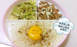 宝宝辅食12+蛋黄饭配猪肝西葫芦