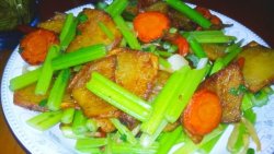 芹菜炒土豆胡萝卜片